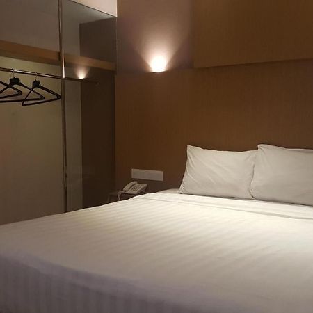 Kharisma Hotel Madiun Dış mekan fotoğraf