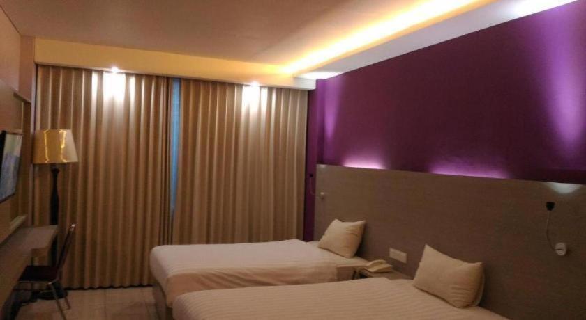 Kharisma Hotel Madiun Dış mekan fotoğraf