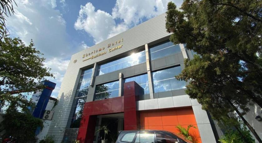 Kharisma Hotel Madiun Dış mekan fotoğraf