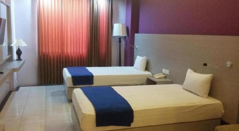 Kharisma Hotel Madiun Dış mekan fotoğraf