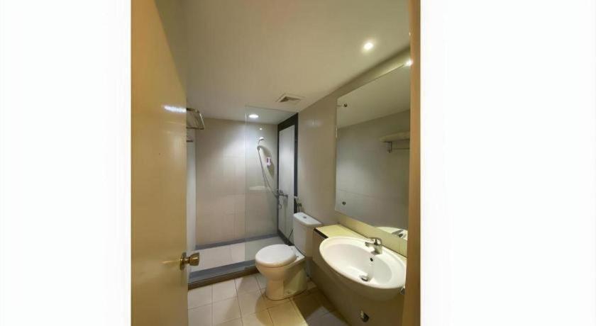 Kharisma Hotel Madiun Dış mekan fotoğraf