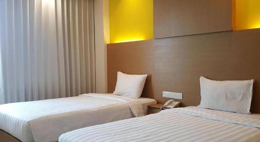 Kharisma Hotel Madiun Dış mekan fotoğraf
