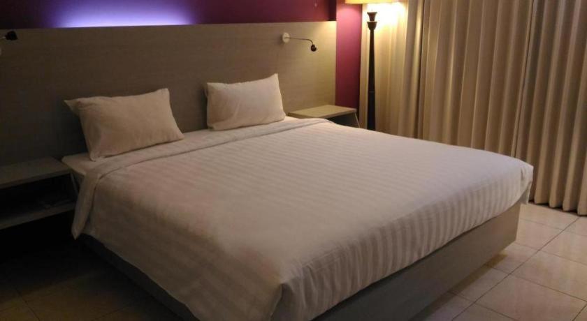 Kharisma Hotel Madiun Dış mekan fotoğraf
