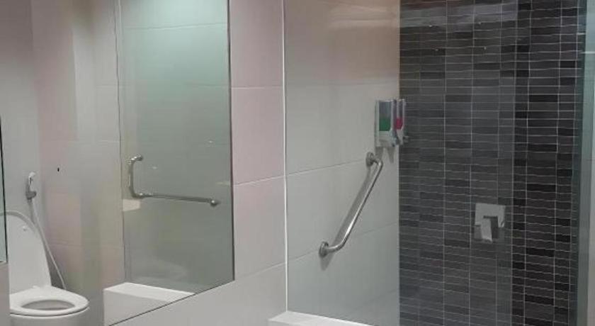 Kharisma Hotel Madiun Dış mekan fotoğraf