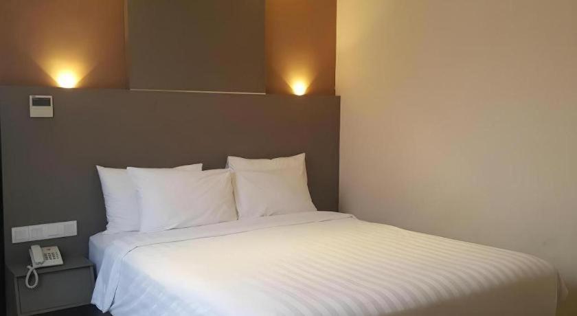 Kharisma Hotel Madiun Dış mekan fotoğraf