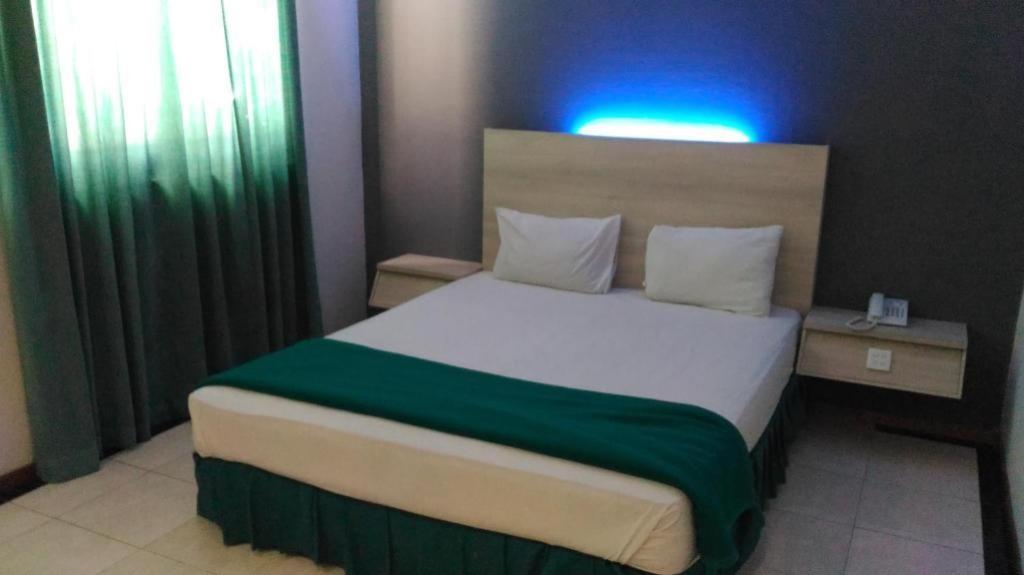 Kharisma Hotel Madiun Dış mekan fotoğraf