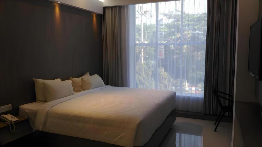 Kharisma Hotel Madiun Dış mekan fotoğraf