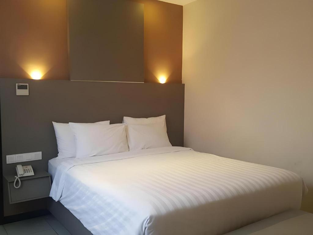 Kharisma Hotel Madiun Dış mekan fotoğraf