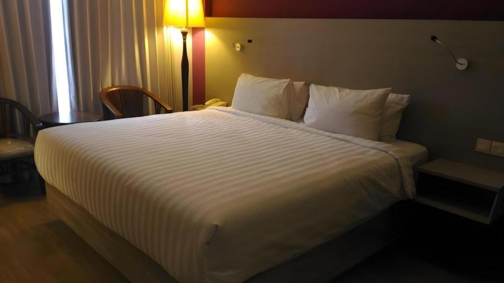 Kharisma Hotel Madiun Dış mekan fotoğraf