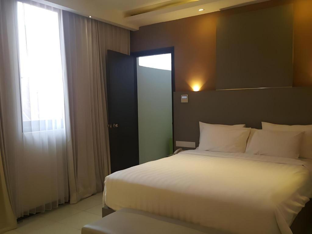 Kharisma Hotel Madiun Dış mekan fotoğraf