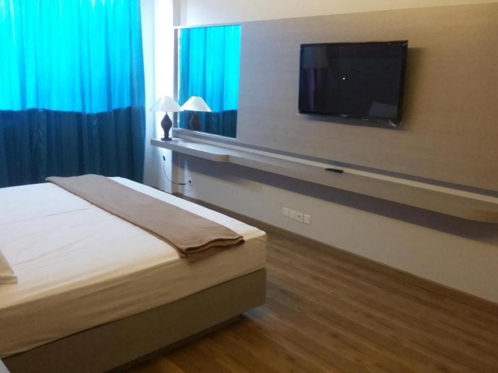 Kharisma Hotel Madiun Dış mekan fotoğraf