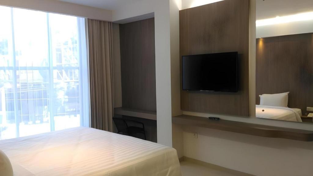 Kharisma Hotel Madiun Dış mekan fotoğraf