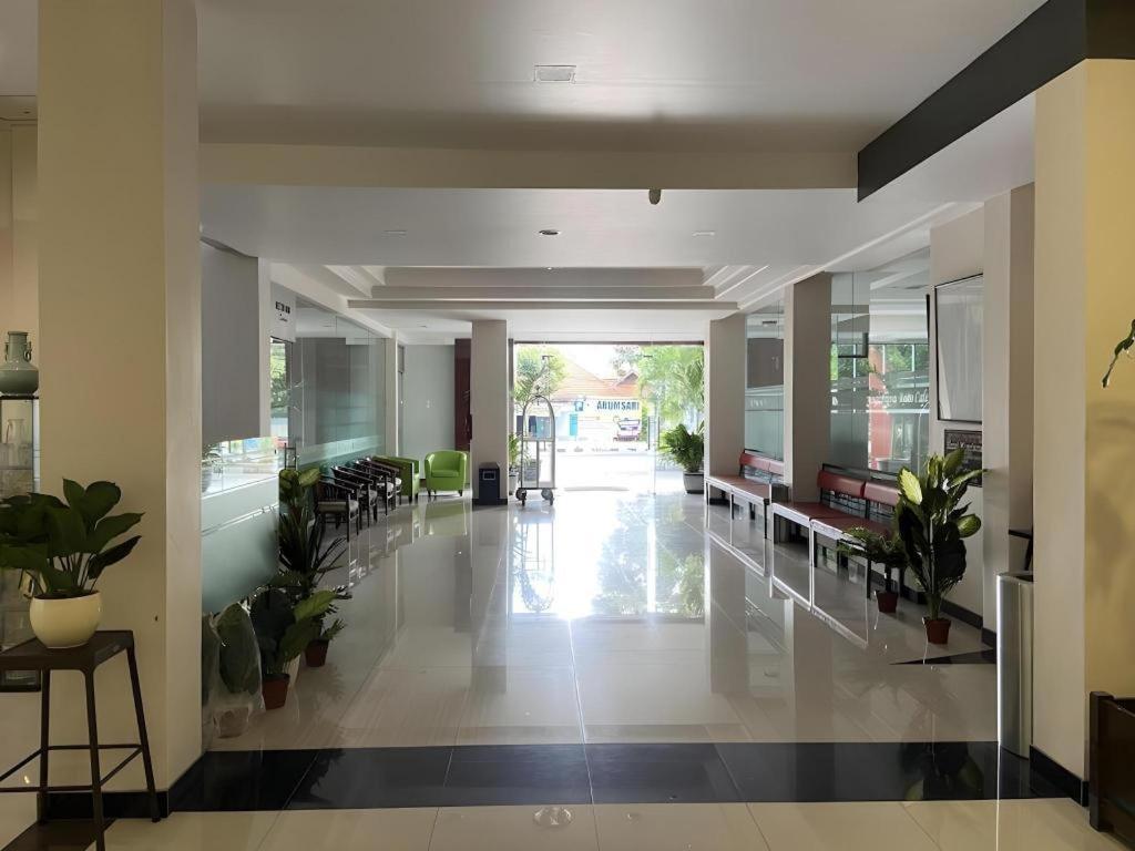 Kharisma Hotel Madiun Dış mekan fotoğraf