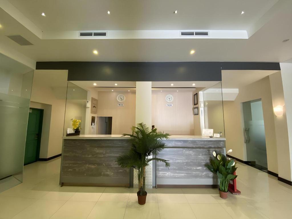 Kharisma Hotel Madiun Dış mekan fotoğraf